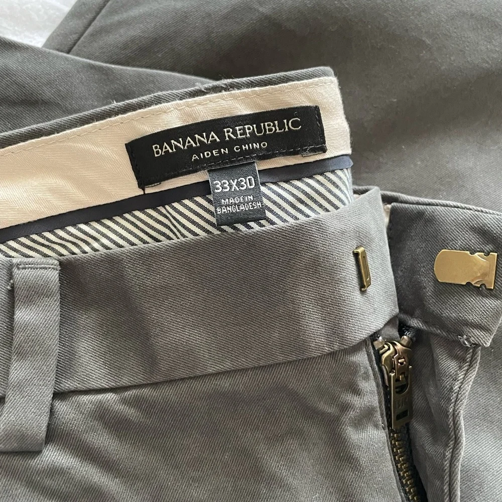 Banana Republic Aidan Chino (33x30) - Like New